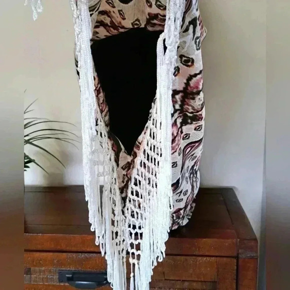 ❤️ Vero Moda Crochet Fringe Print V-neck Top Poncho Size small/medium - Picture 12 of 13